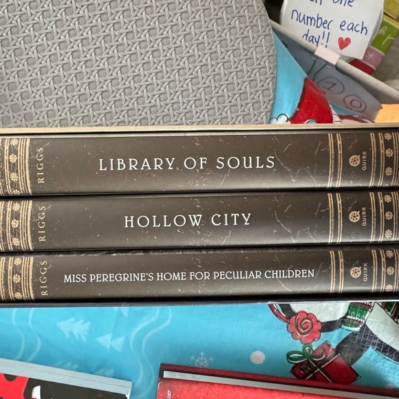 Warner Bros. Other - Riggs Book Trilogy Set - Black and Gold